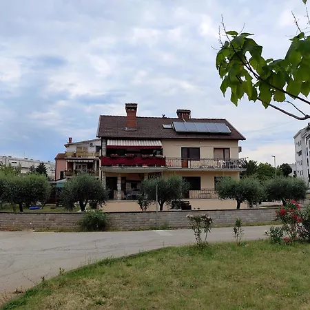 Petra Apartment *